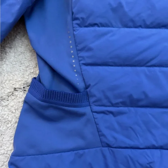 lululemon athletica Women's Vibrant Periwinkle Blue Puffer Jacket - Picture 6 of 8